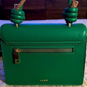 Band new Aldo handbag with traps